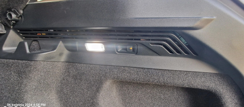 Volkswagen ID.4 cena 139900 przebieg: 38200, rok produkcji 2021 z Łask małe 436